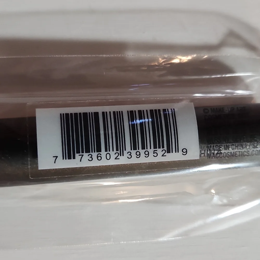 MAC 170 Synthetic Rounded Slant Brush